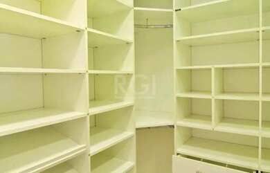 Imagem 16: Casa de Alto Padrão com 3 Suítes, Piscina e Espaço Gourmet em Frente...