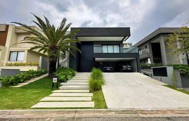 Imagem: A casa em condomínio possui 5 Dormitórios, 5 Banheiros, 5