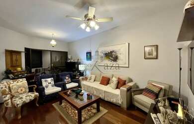 Imagem: O apartamento possui 4 Dormitórios, 3 Banheiros, 2 Vagas na