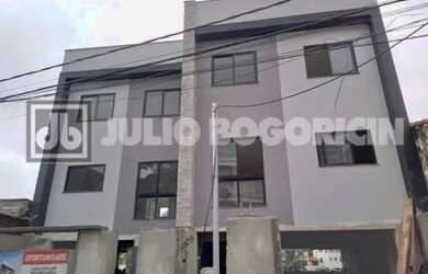 Imagem: A casa possui 3 Dormitórios, 3 Banheiros, 2 Vagas na garagem