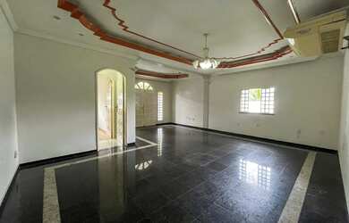 Imagem: A casa possui 5 Dormitórios, 5 Banheiros, 3 Vagas na garagem