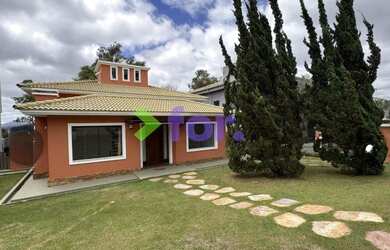 Imagem: A casa possui 3 Dormitórios, 4 Banheiros, 5 Vagas na garagem