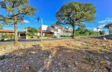 Imagem: O terreno possui 675m² de Área e está localizado em Tingui