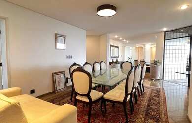 Imagem: O apartamento possui 4 Dormitórios, 5 Banheiros, 3 Vagas na