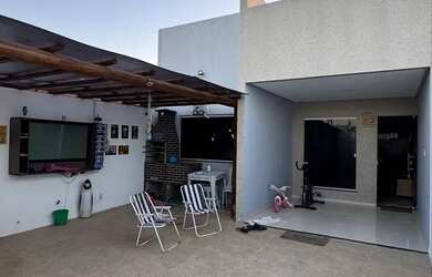 Imagem: A casa possui 2 Dormitórios, 2 Banheiros, 1 Vaga na garagem