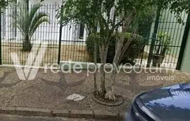 Imagem: A casa possui 4 Dormitórios, 4 Banheiros, 4 Vagas na garagem