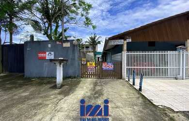 Imagem: A casa possui 3 Dormitórios, 1 Banheiro, 1 Vaga na garagem