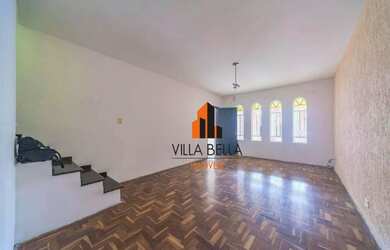 Imagem: A casa possui 3 Dormitórios, 3 Banheiros, 2 Vagas na garagem