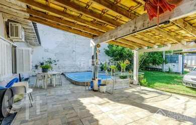 Imagem: A casa possui 2 Dormitórios, 1 Banheiro, 80m² de Área, Imóvel