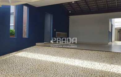 Imagem: A casa possui 4 Dormitórios, 4 Banheiros, 4 Vagas na garagem