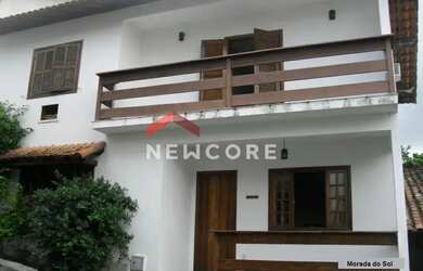 Imagem: A casa em condomínio possui 4 Dormitórios, 2 Banheiros, 3