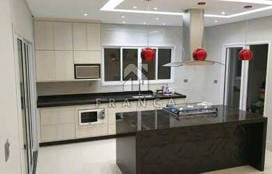 Imagem: A casa possui 3 Dormitórios, 4 Banheiros, 3 Vagas na garagem