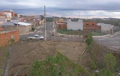 Imagem: O terreno possui 220m² de Área e está localizado em Parque