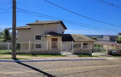 Imagem: A casa em condomínio possui 4 Dormitórios, 5 Banheiros, 4