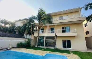 Imagem: A casa em condomínio possui 4 Dormitórios, 4 Banheiros, 4