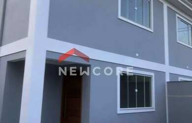 Imagem: A casa possui 3 Dormitórios, 3 Banheiros, 2 Vagas na garagem