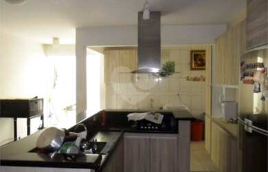 Imagem: A casa possui 2 Dormitórios, 3 Banheiros, 3 Vagas na garagem