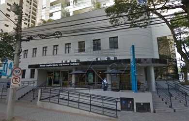 Imagem: O depósito possui 5 Vagas na garagem, 2.200m² de Área e