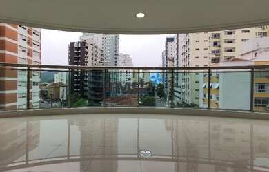 Imagem: O apartamento possui 4 Dormitórios, 5 Banheiros, 4 Vagas na