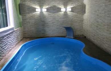 Imagem: A casa possui 2 Dormitórios, 1 Banheiro, 1 Vaga na garagem