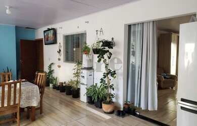 Imagem: A casa possui 5 Dormitórios, 5 Banheiros, 2 Vagas na garagem