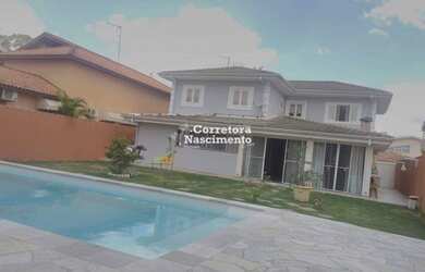 Imagem: A casa em condomínio possui 4 Dormitórios, 5 Banheiros, 5