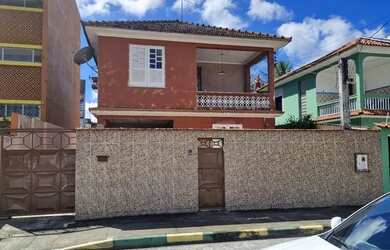 Imagem: A casa possui 5 Dormitórios, 3 Banheiros, 5 Vagas na garagem