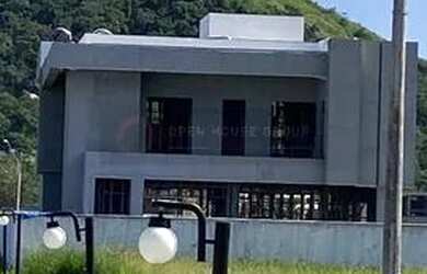 Imagem 10: Casa à Venda. Piscina, Varanda, Guarda roupae10m² de Área