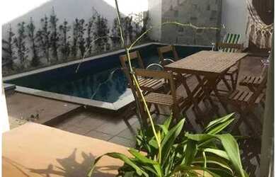 Imagem: A casa possui 3 Dormitórios, 2 Vagas na garagem e está localizado