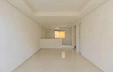 Imagem: A casa possui 3 Dormitórios, 3 Banheiros, 2 Vagas na garagem