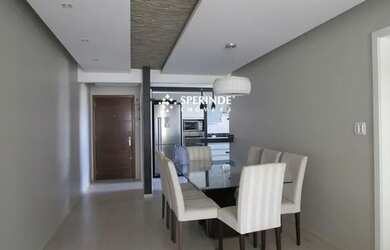 Imagem: O apartamento possui 3 Dormitórios, 1 Banheiro, 2 Vagas na