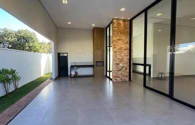 Imagem: A casa em condomínio possui 3 Dormitórios, 4 Banheiros, 2