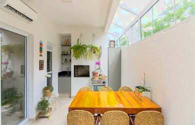 Imagem: O apartamento possui 2 Dormitórios, 3 Banheiros, 1 Vaga na