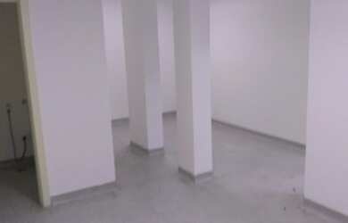 Imagem: O depósito possui 3 Vagas na garagem, 600m² de Área e está