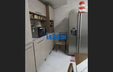 Imagem: A casa possui 2 Dormitórios, 2 Banheiros, 2 Vagas na garagem