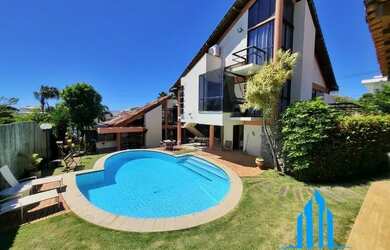 Imagem: A casa possui 4 Dormitórios, 5 Banheiros, 4 Vagas na garagem