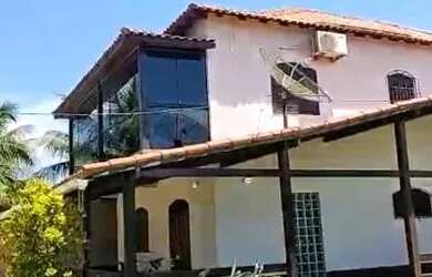 Imagem: A casa possui 5 Dormitórios, 3 Banheiros, 4 Vagas na garagem