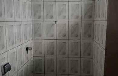 Imagem: A casa possui 1 Dormitório, 1 Banheiro, 1 Vaga na garagem e