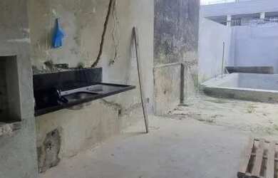 Imagem: A casa possui 4 Dormitórios, 5 Banheiros, 4 Vagas na garagem