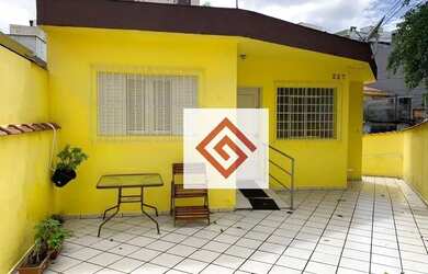 Imagem: A casa possui 2 Dormitórios, 1 Banheiro, 2 Vagas na garagem