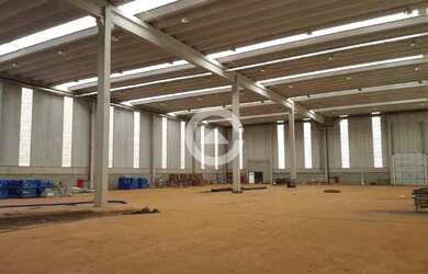 Imagem: O depósito possui 5 Vagas na garagem e 5976m² de Área e está