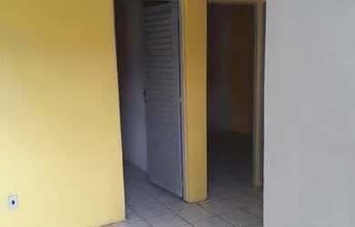 Imagem: A casa possui 2 Dormitórios, 1 Banheiro, 2 Vagas na garagem