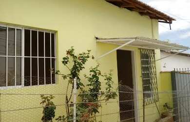 Imagem: A casa possui 1 Dormitório, 1 Banheiro, 37m² de Área e está