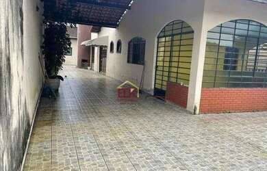 Imagem: A casa possui 3 Dormitórios, 3 Banheiros, 5 Vagas na garagem