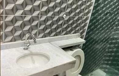 Imagem: A casa possui 2 Dormitórios, 2 Banheiros, 2 Vagas na garagem