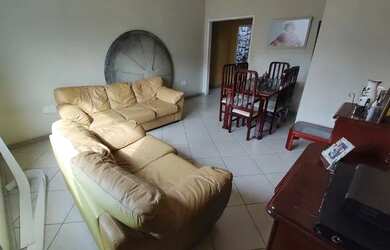 Imagem: A casa possui 3 Dormitórios, 2 Banheiros, 90m² de Área e