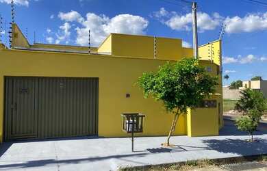 Imagem: A casa possui 2 Dormitórios, 2 Banheiros, 1 Vaga na garagem