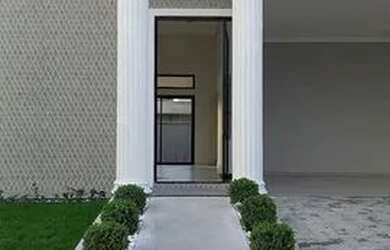 Imagem: A casa possui 3 Dormitórios, 2 Banheiros, 2 Vagas na garagem