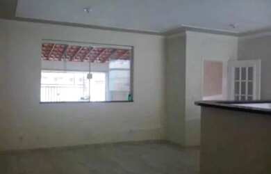 Imagem: A casa possui 2 Dormitórios, 2 Banheiros, 1 Vaga na garagem