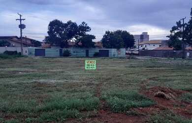 Imagem: O terreno possui 100m² de Área e está localizado em Plano